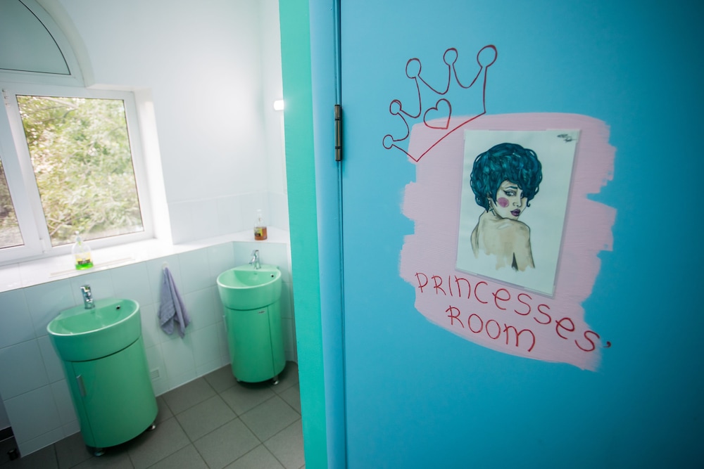 Shared Dormitory, Women only, Shared Bathroom photo 3