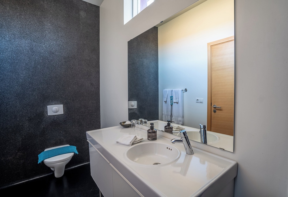 Superior Double or Twin Room, Private Bathroom, Ocean View photo 3