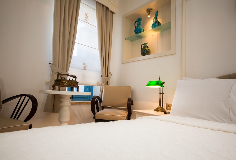 Executive Suite, 2 Bedrooms and a Bathroom with Spa Bathtube photo 3