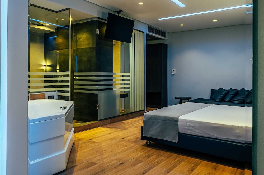 Executive Studio Suite, Balcony photo 1