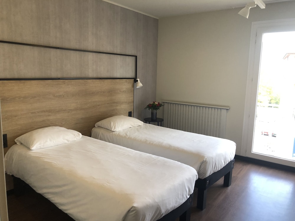 Superior Room, 2 Twin Beds (renovated) - Photo 2