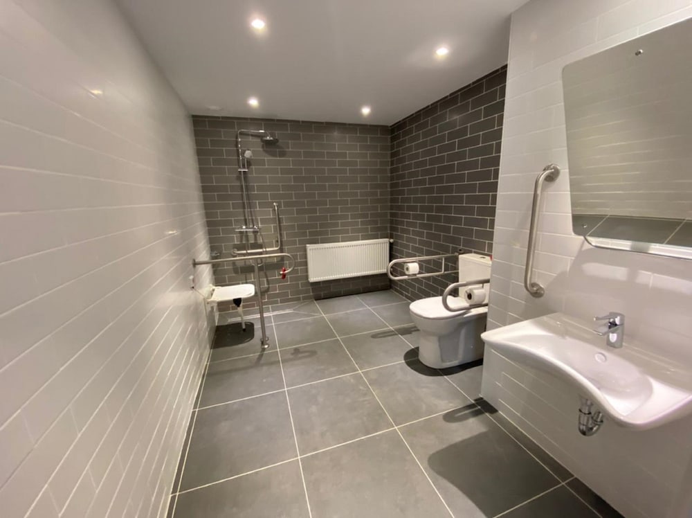 Standard Room, 1 Queen Bed, Accessible (Free Breakfast) - Photo 4