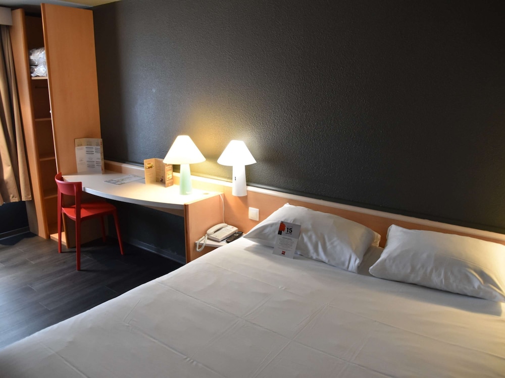 Standard Room, 1 Double Bed - Photo 11