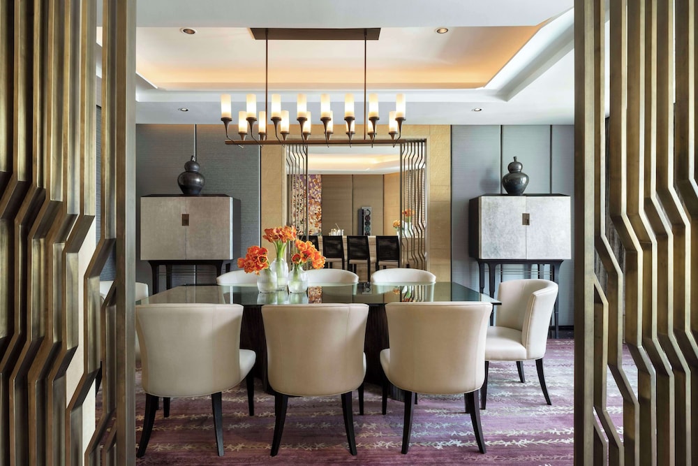 The Royal Suite with Executive Lounge Benefit