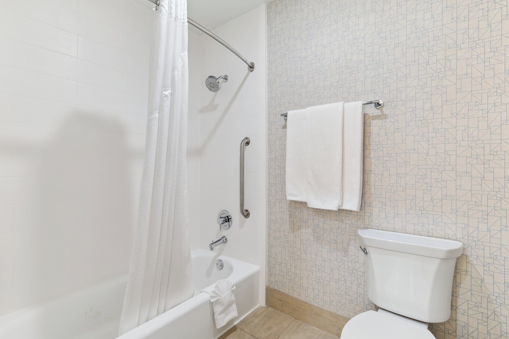 Standard Room, 2 Queen Beds - Photo 4