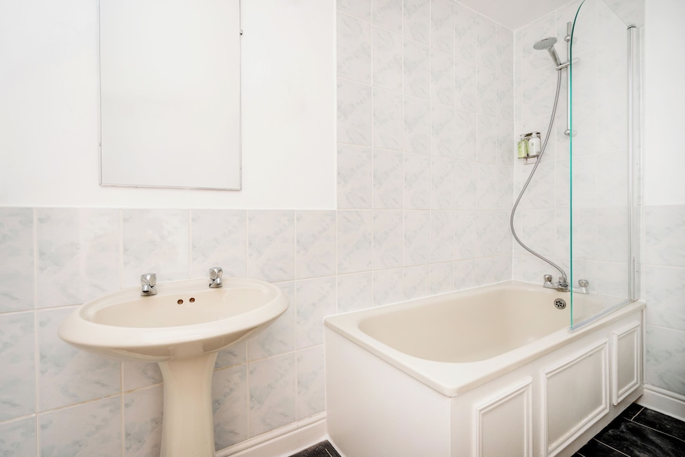 Twin Room - Photo 2