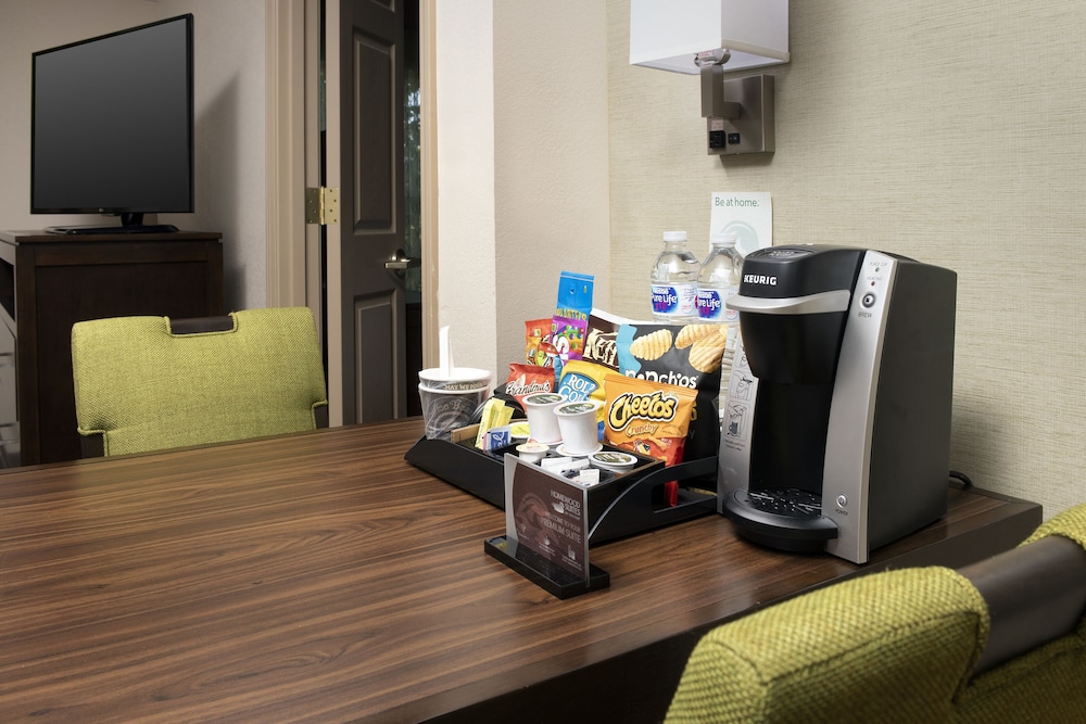 Premium Suite, 1 King Bed, Accessible, Bathtub - Photo 6