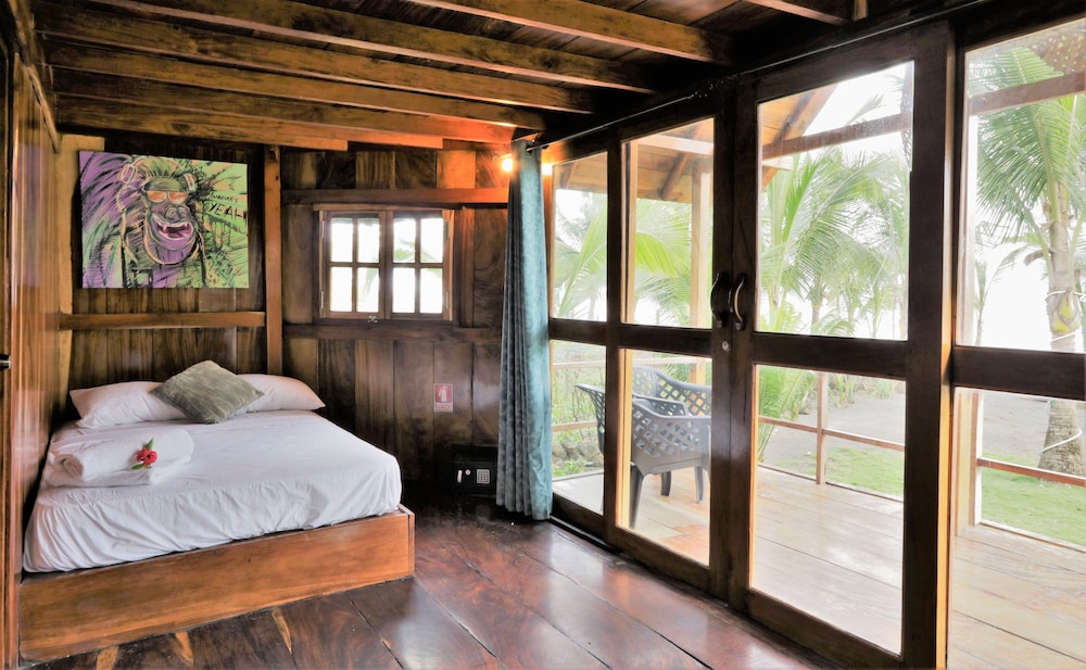 Bungalow, Beachfront photo 1