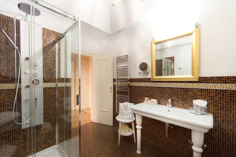 Executive Double or Twin Room - Photo 9