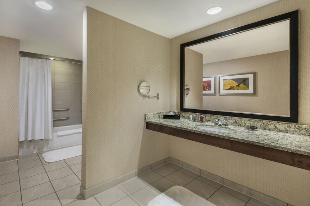 Room, 2 Queen Beds (Mobility Accessible, Tub) - Photo 4