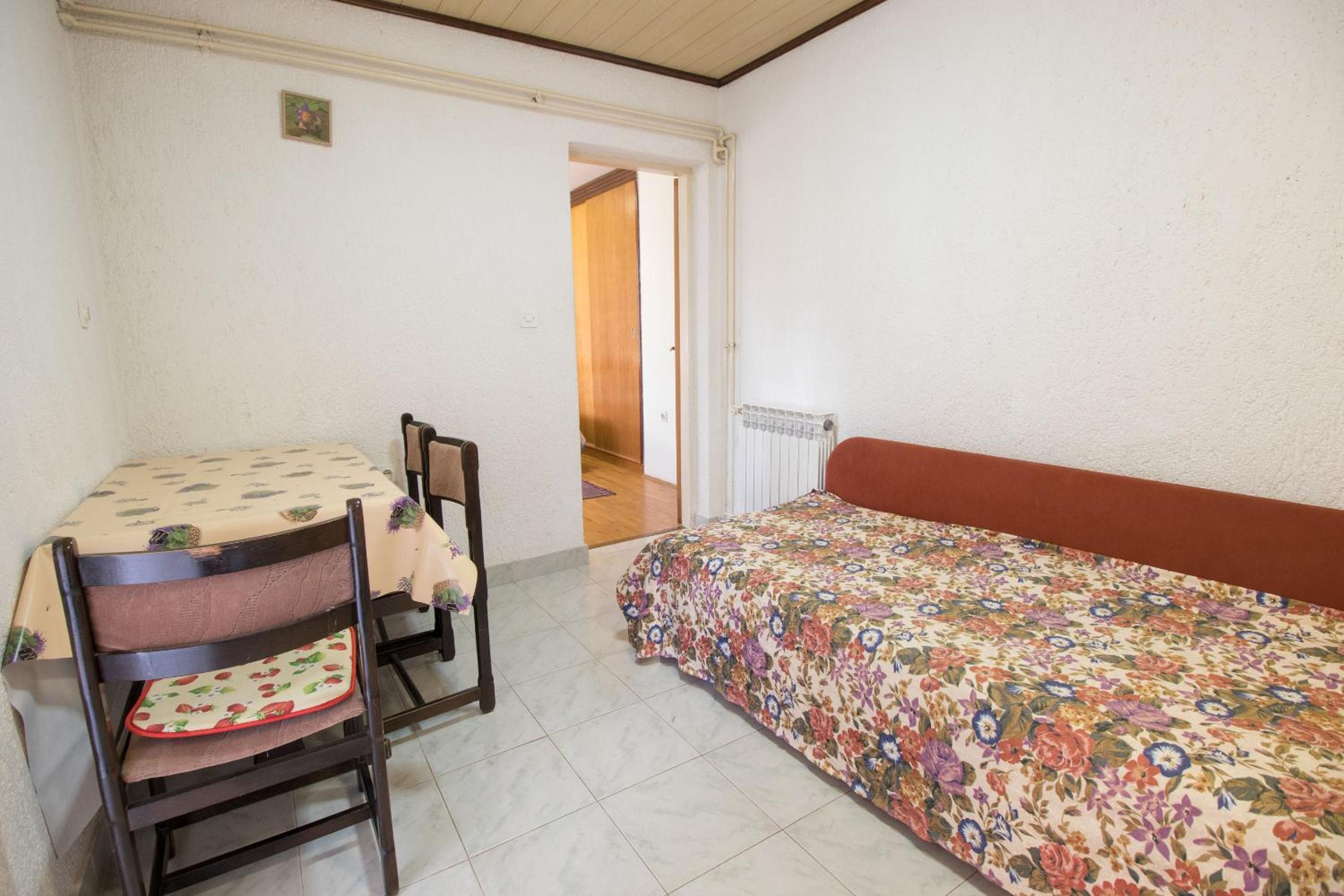 One-Bedroom Apartment - Photo 1