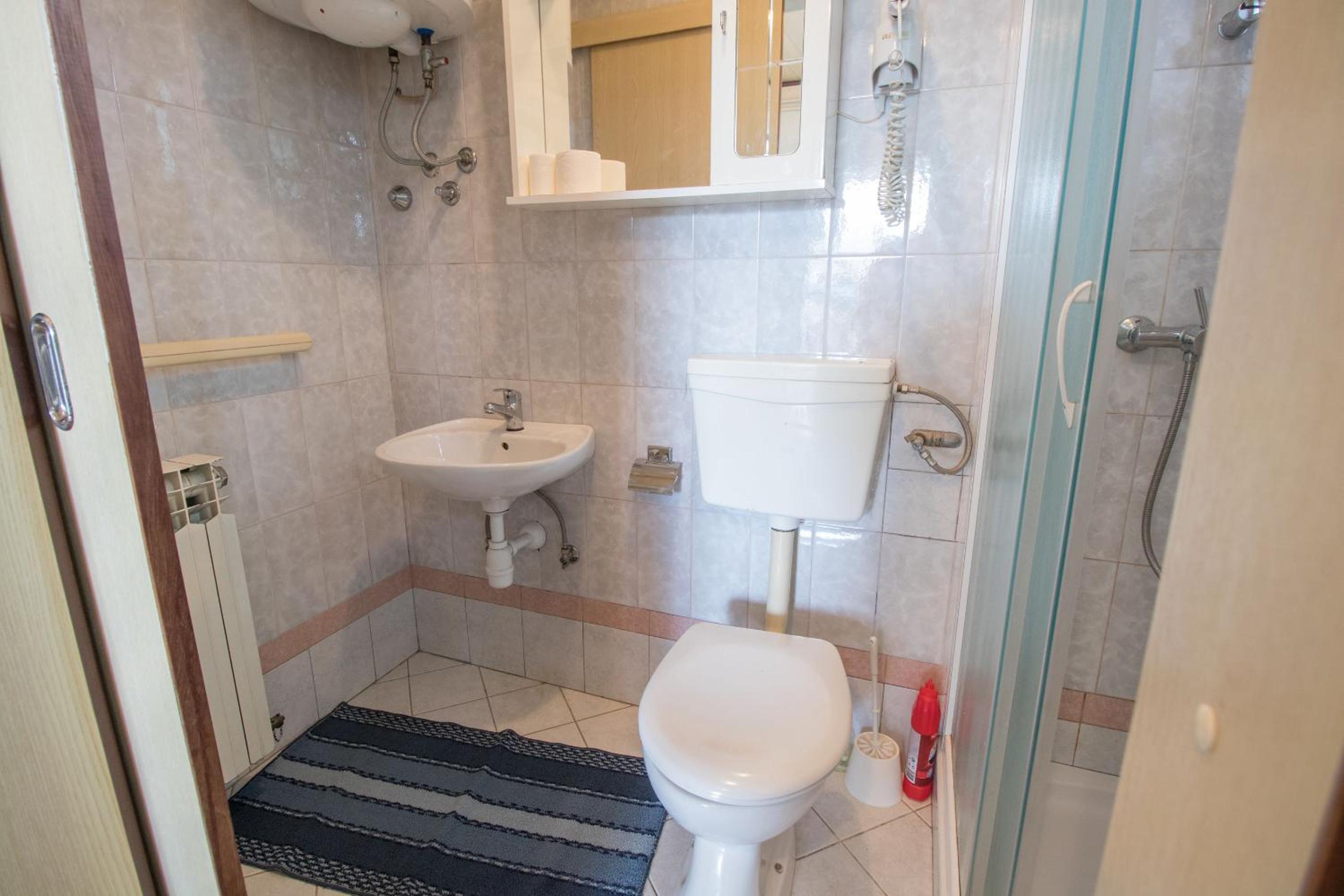 One-Bedroom Apartment - Photo 4