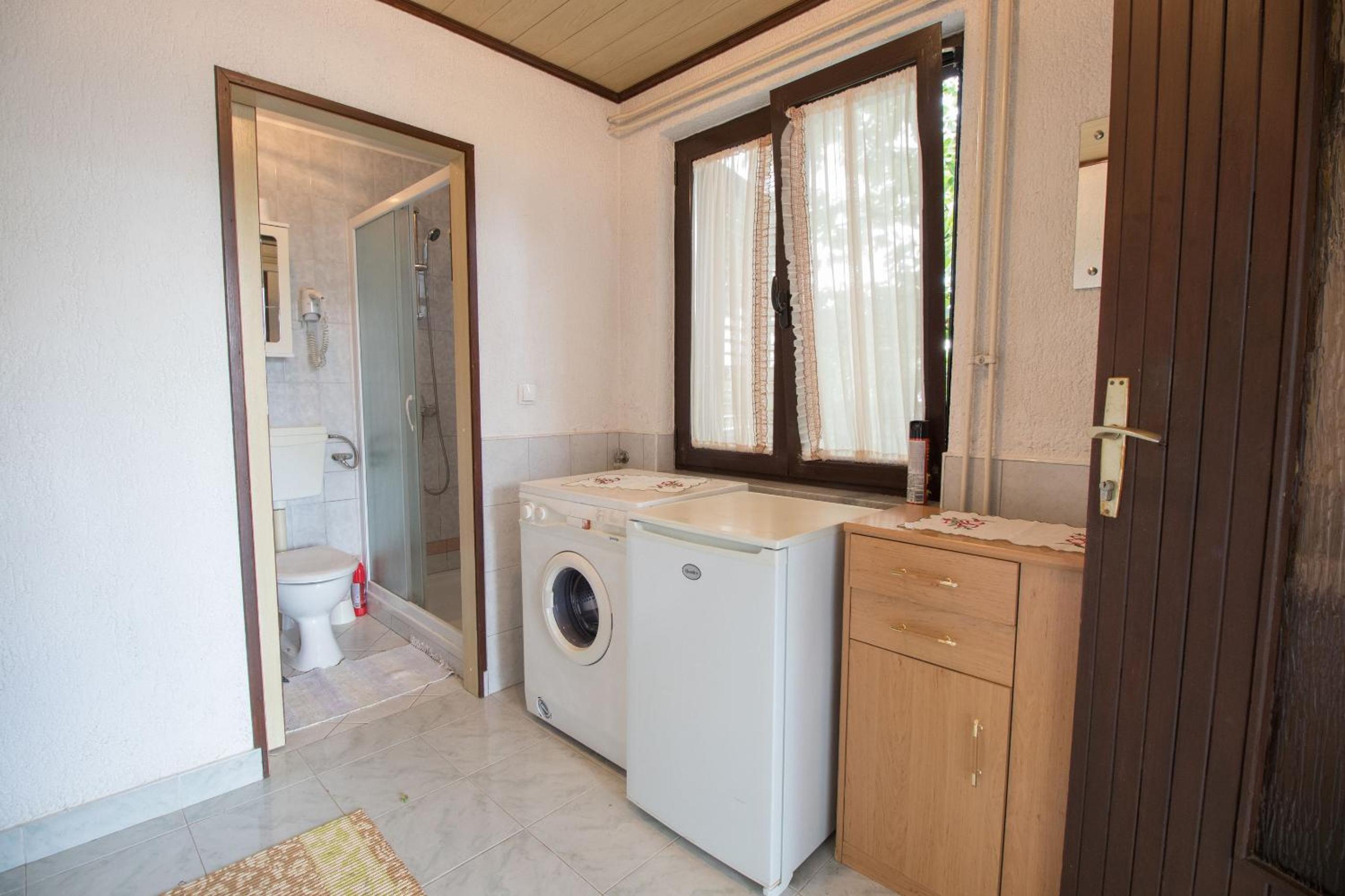 One-Bedroom Apartment - Photo 8