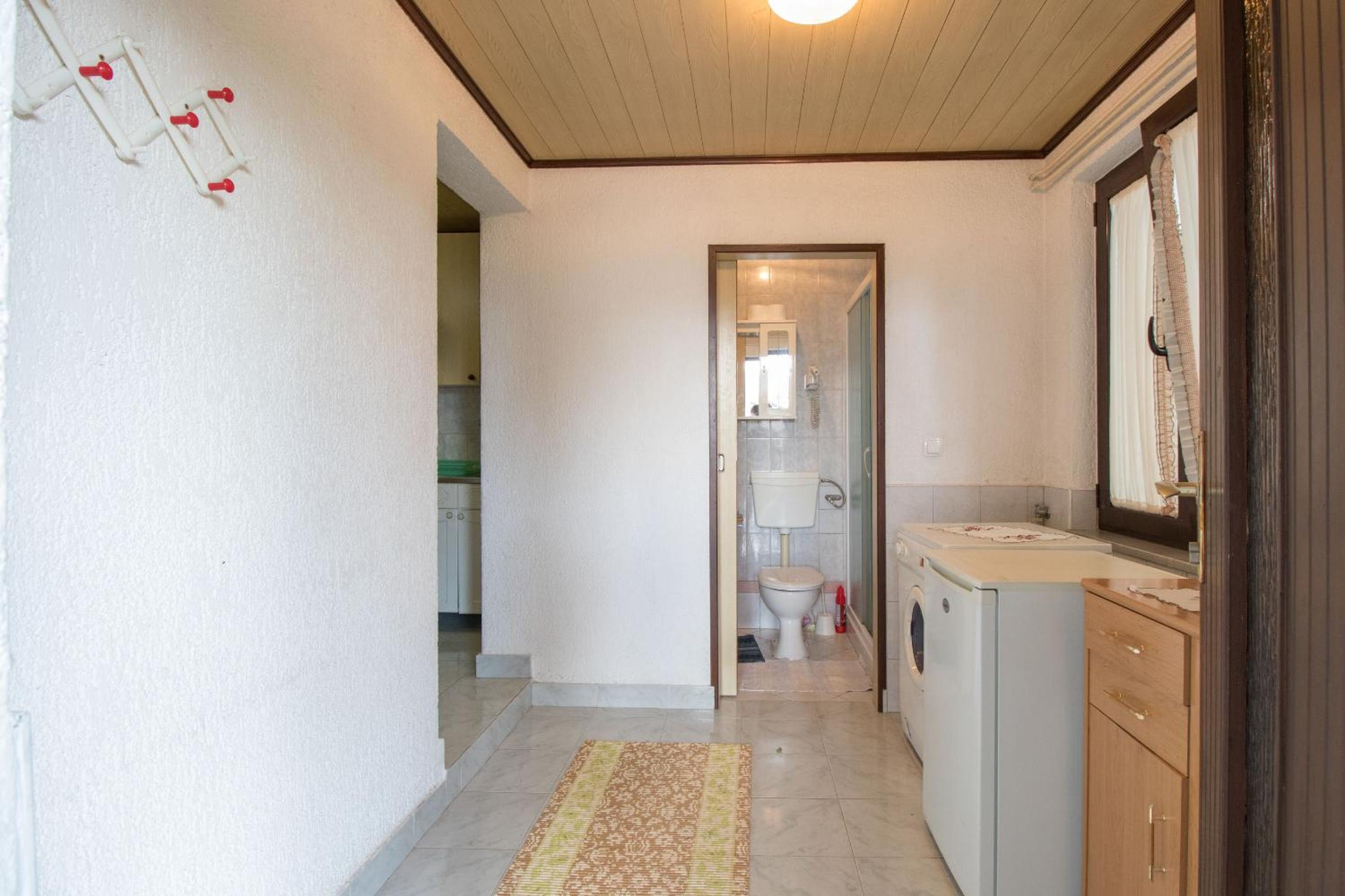 One-Bedroom Apartment - Photo 9
