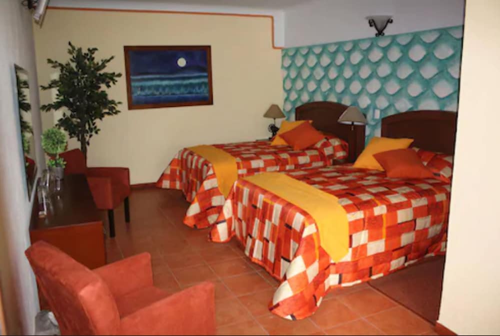 Family Suite, Jetted Tub photo 3