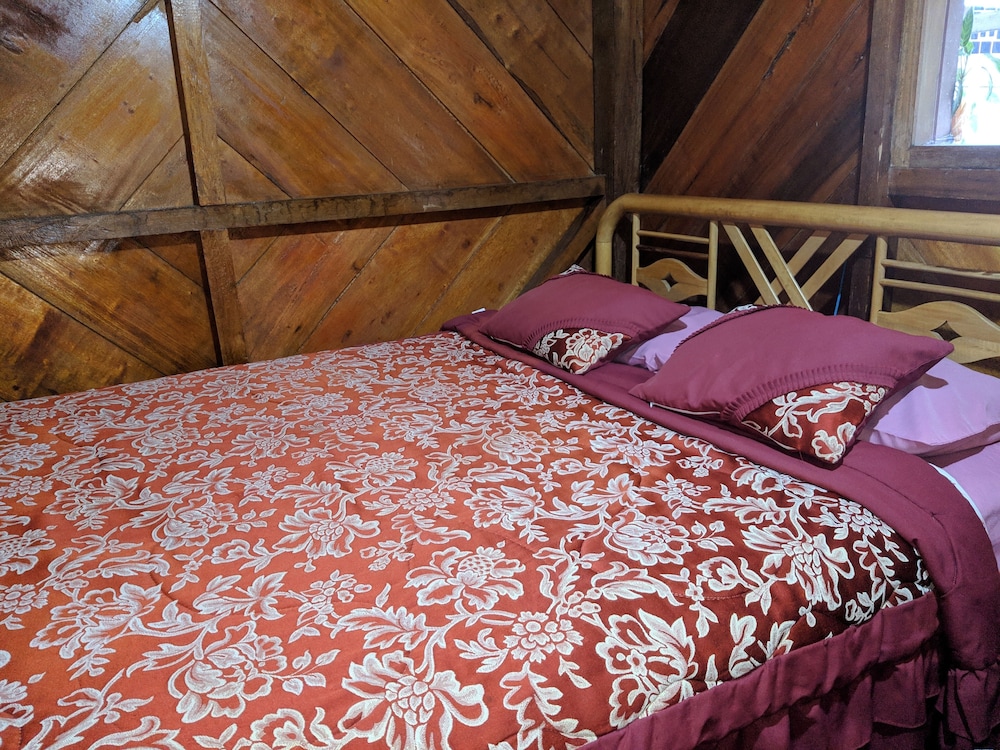 Standard Double Room, 1 Double Bed, Shared Bathroom (Room 5) photo 1