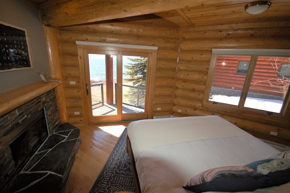 Temperance Landing 3 Bedroom Log Cabin photo 1