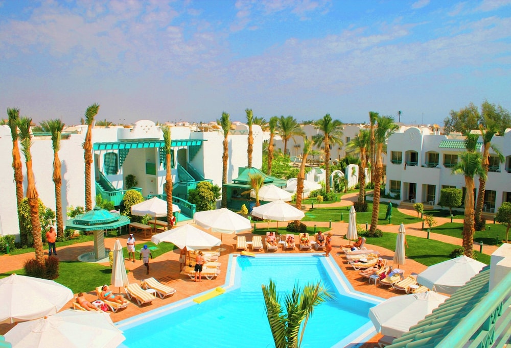 Premium Single Room, Pool View photo 3