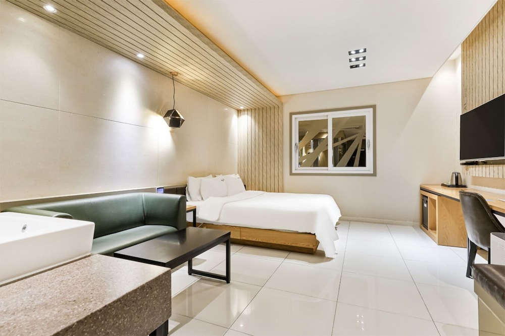Deluxe Room, 1 Double Bed - Photo 4