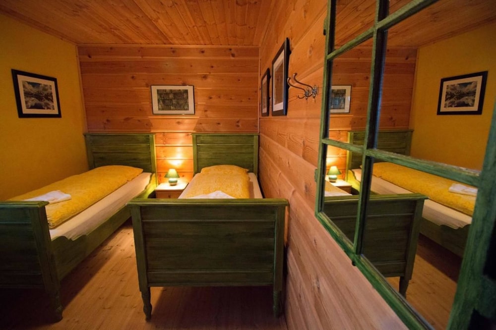 Economy Double or Twin Room, Shared Bathroom photo 2