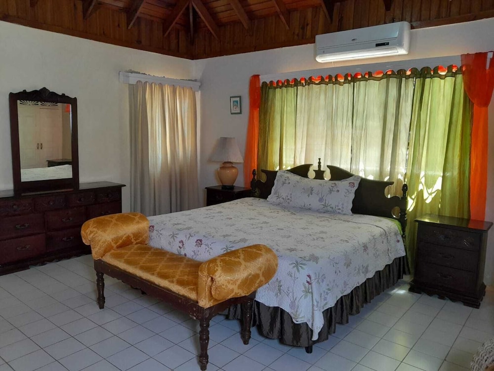 Executive Suite, 1 King Bed (Room 5)