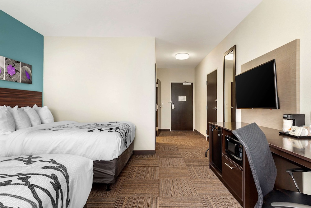 Standard Room, 2 Queen Beds, Non Smoking - Photo 1