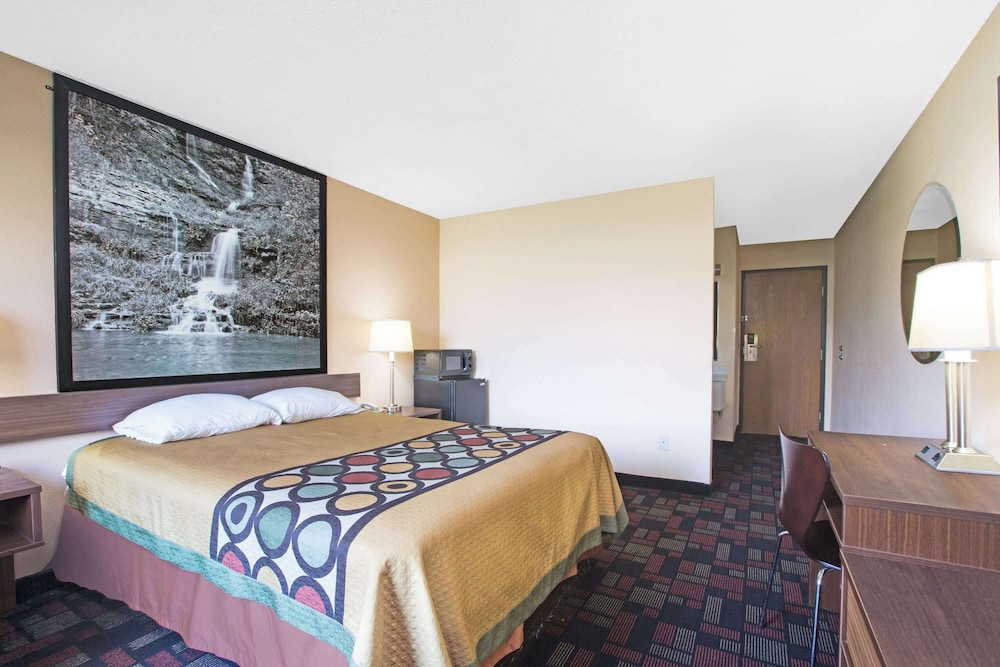 Super 8 by Wyndham Boonville