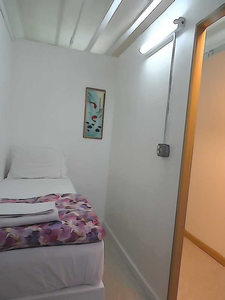 Shared Dormitory, Men only photo 2
