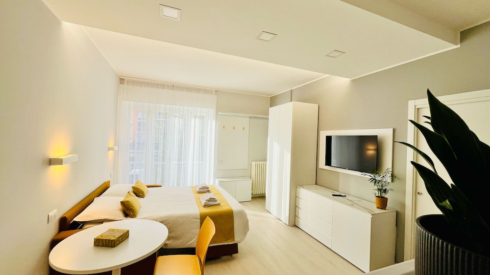 Suite, 2 Bedrooms, Balcony, Garden View