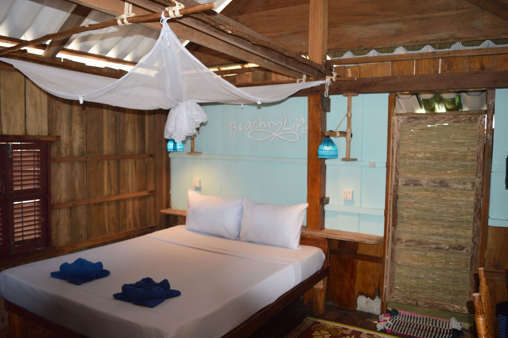 Front Beach Bungalow photo 2