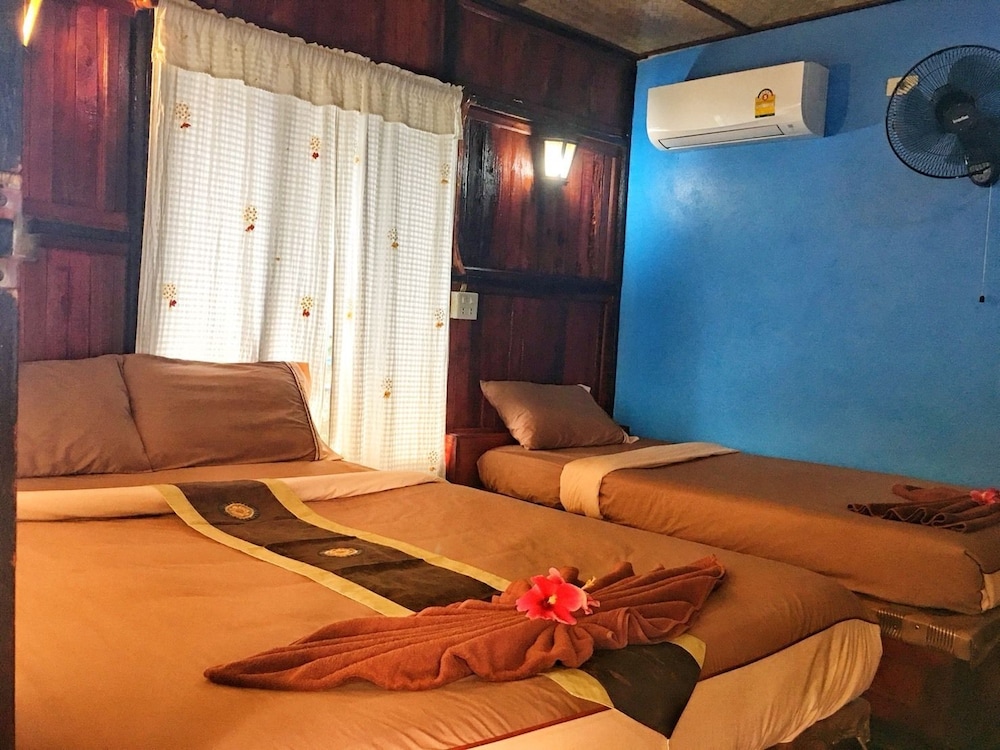 Deluxe Bungalow, 2 Twin Beds - Photo 2