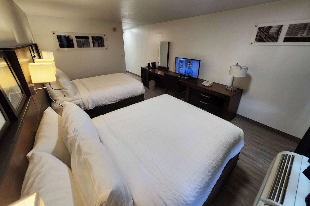 Room, 2 Queen Beds, Non Smoking - Photo 3