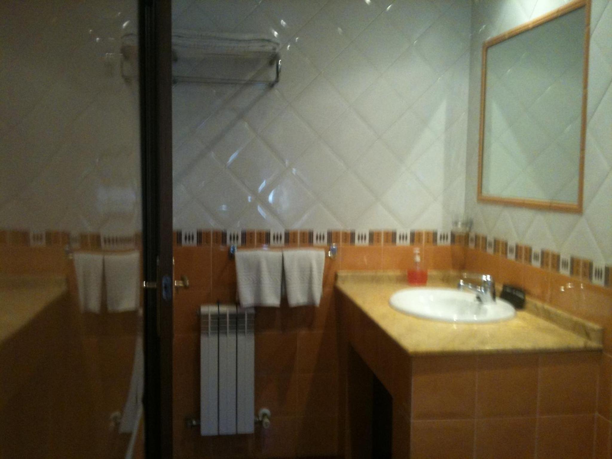 Double Room (2 Adults + 1 Child ) - Photo 2