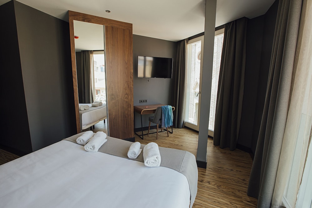 Superior Double Room, City View - Photo 5