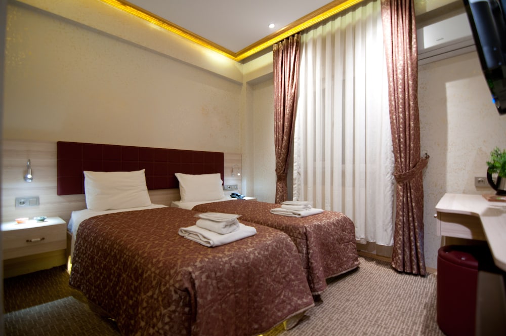 Economy Twin Room, City View photo 1