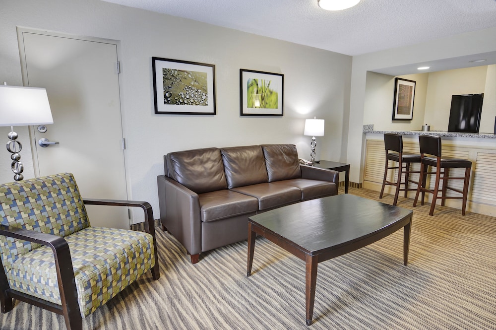 Suite, 1 King Bed - Photo 1