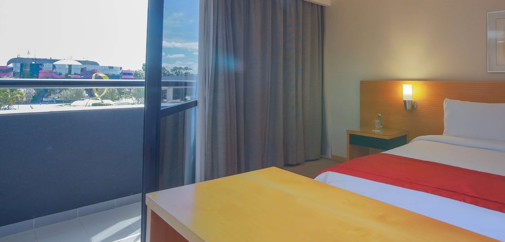 Deluxe Room, Multiple Beds - Photo 10