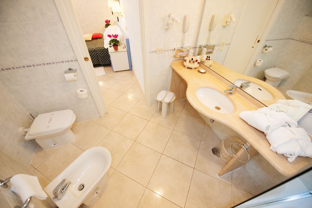 Standard Room - Photo 8