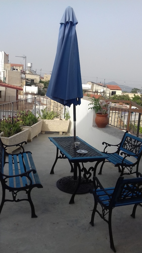 Traditional House, 2 Bedrooms, Valley View photo 1