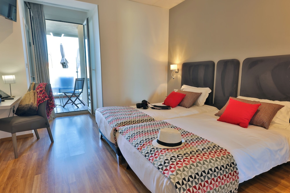 Superior Twin Room, Sea View - Photo 1