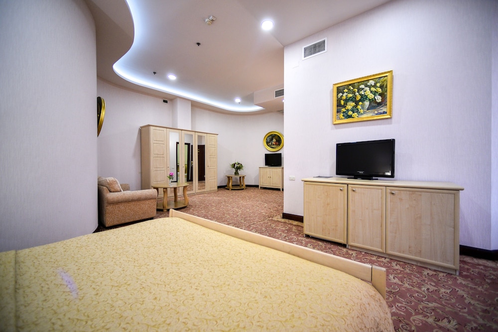 Honeymoon Studio Suite, City View photo 2