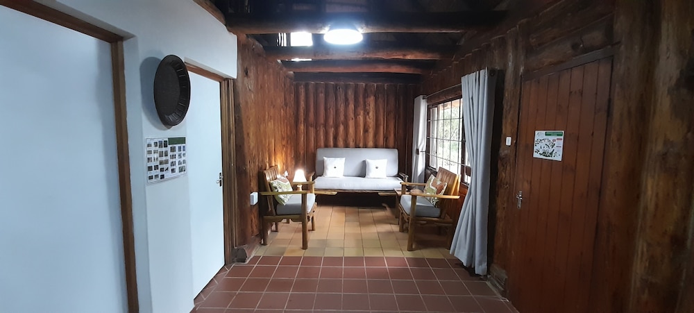 Log Cabin - Photo 4