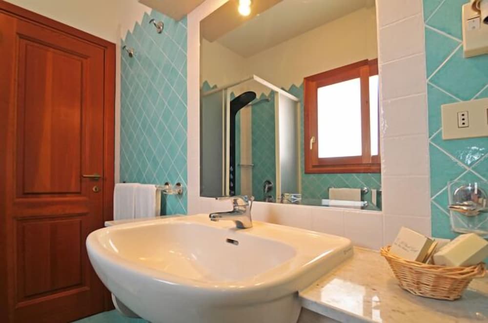 Superior Double Room Single Use photo 3