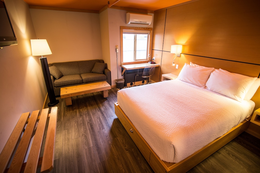 Deluxe Room, 1 Queen Bed with Sofa bed photo 1