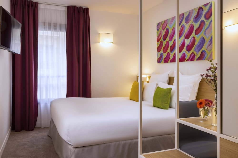 Standard Double Room thumbnail 5