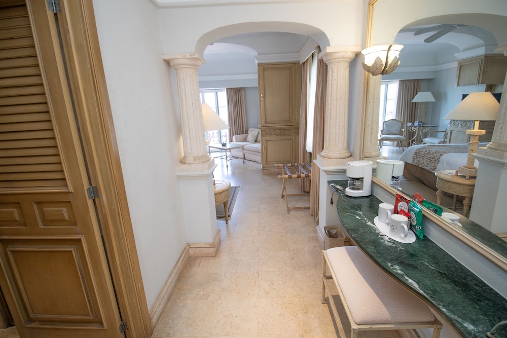Double Room (Kids Stay Included) - Photo 8
