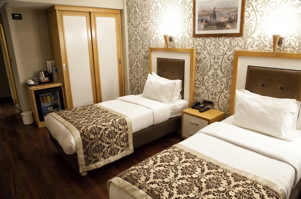 Standard Room, 1 Double or 2 Twin Beds photo 2