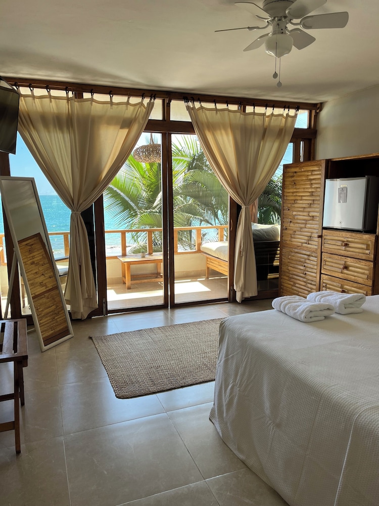 HABITACION MATRIMONIAL FRENTE AL MAR CON BALCON photo 1