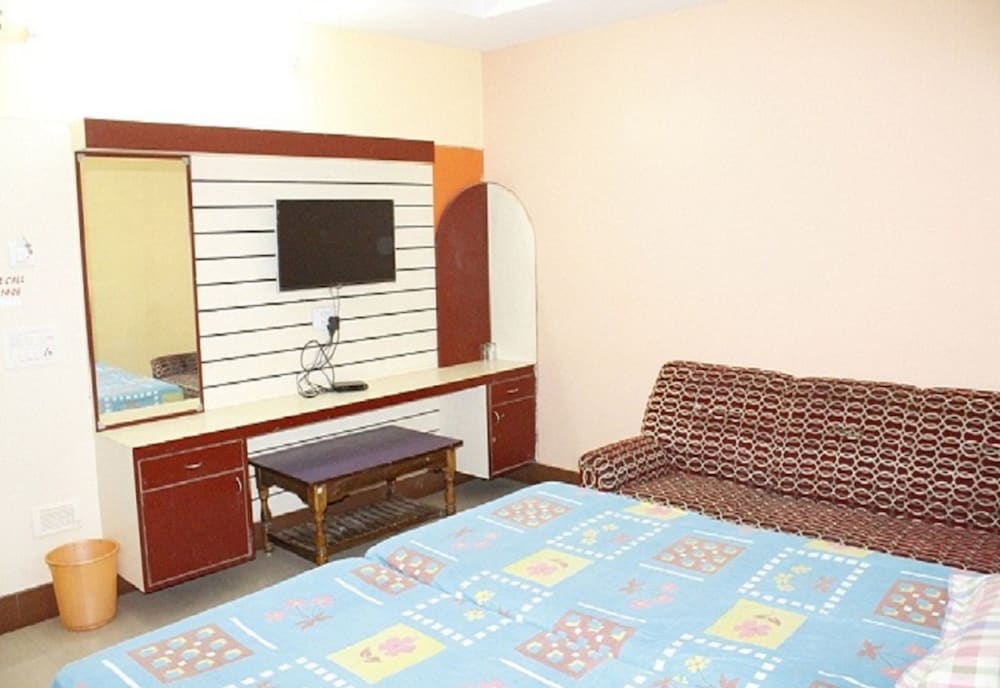 Deluxe Room, 1 Queen Bed photo 1
