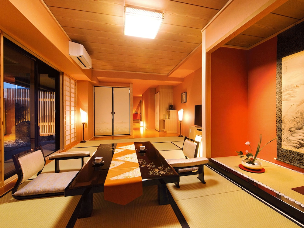 Japanese Style Room with Japanese Private Stone Garden (42sqm)